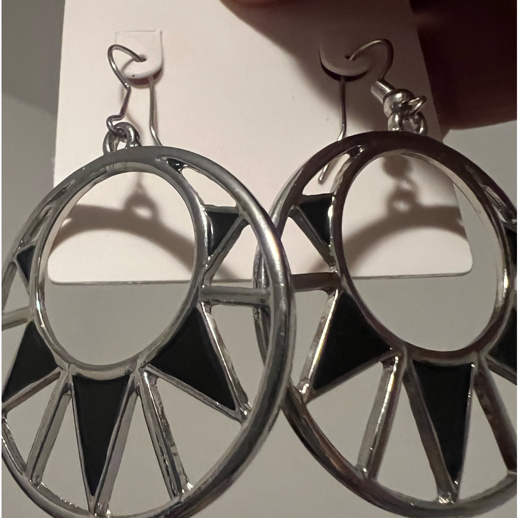 Old Navy New Triangle Silver Black Dangle Pierced Earrings 5$
